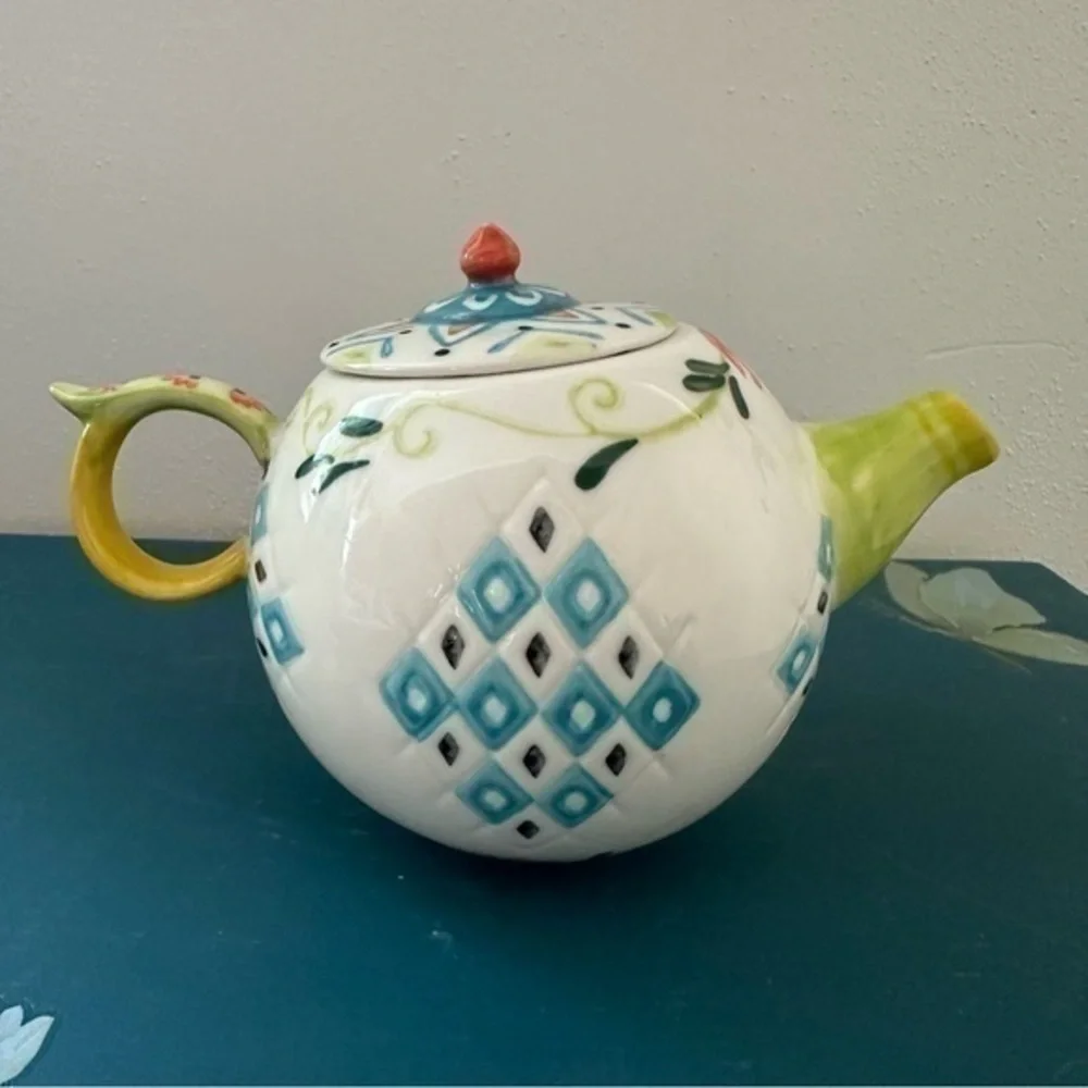 Anthropologie Teapot capan Stoneware Lid Textured Small Teapot Flower tiny
